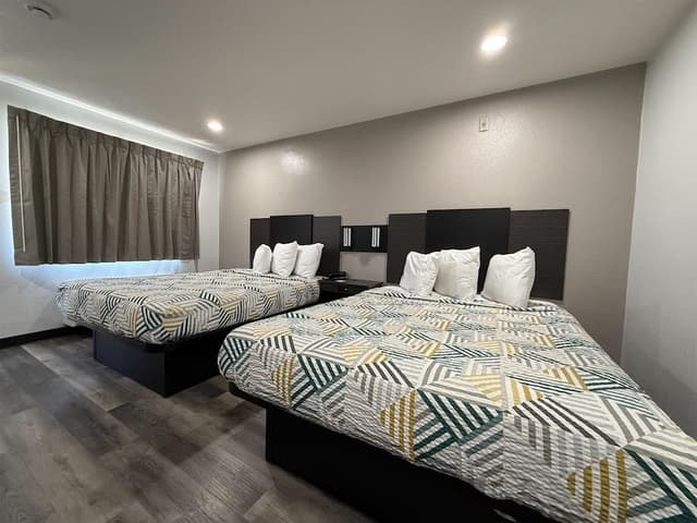 Deluxe Room, 2 Queen Beds, Non Smoking, Refrigerator & Microwave