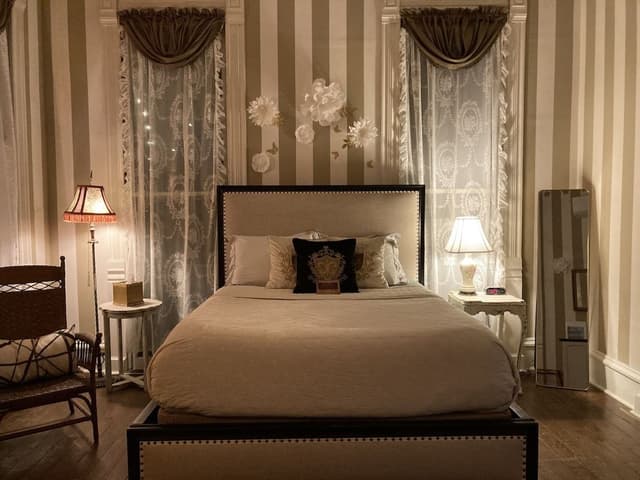 Classic Room, Balcony (The Victorian)