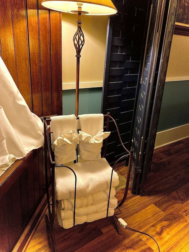 Honeymoon Suite, Jetted Tub (The Carriage House)