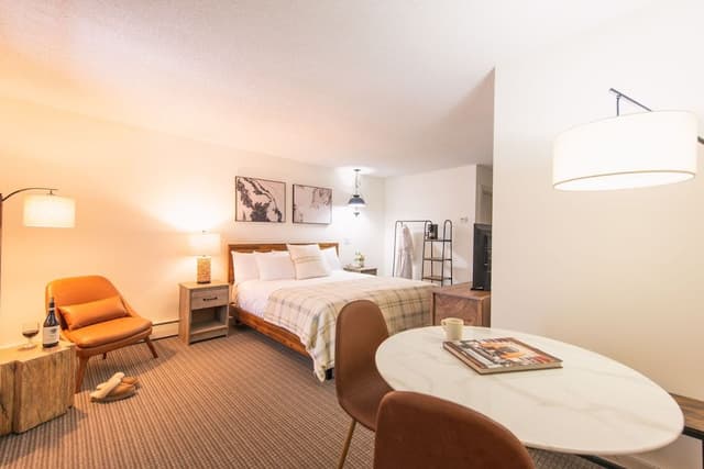 Standard Room, 1 King Bed