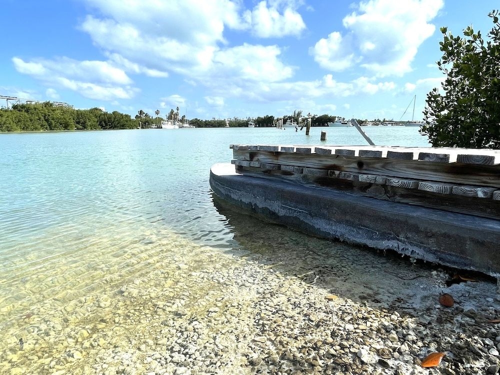 Floating Sea Cove Resort & Marina3