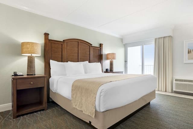 Standard Room, 1 King Bed, Non Smoking, Oceanfront