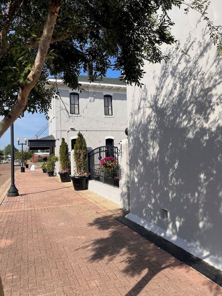 Greenville Inn & Suites1