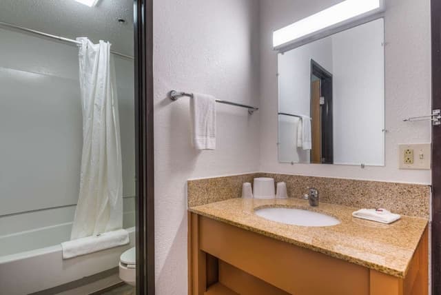 Standard Room, 1 Queen Bed, Accessible, Non Smoking