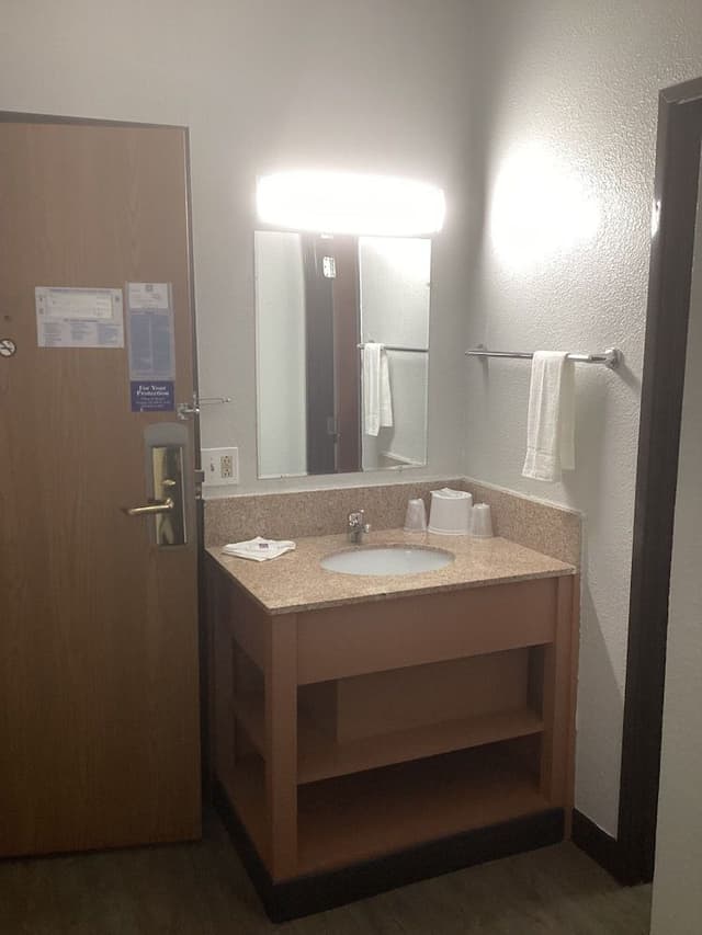 Standard Room, 1 Queen Bed, Accessible, Non Smoking