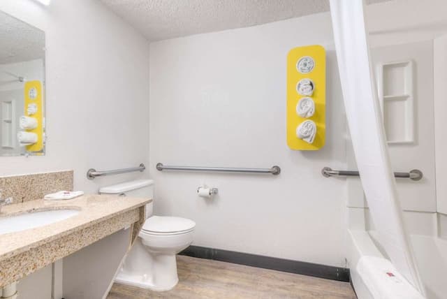 Standard Room, 1 Queen Bed, Accessible, Non Smoking