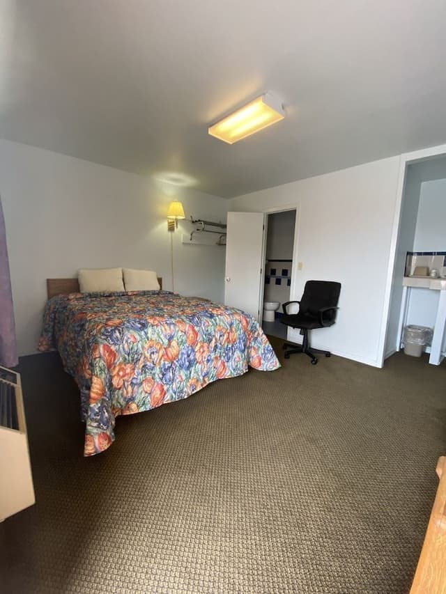 Standard Room, 1 Queen Bed