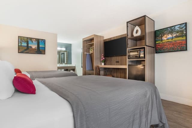 Standard Room, 2 Queen Beds, Non Smoking