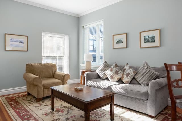 One Bedroom Suite - One-Bedroom Suite - Full Kitchen & Free Parking