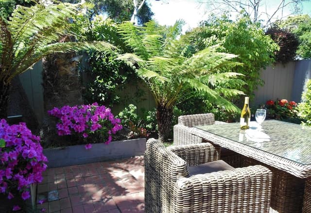 Superior Cottage, 1 King Bed, Jetted Tub, Garden Area