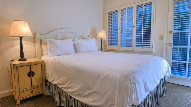 Superior Suite, 1 Queen Bed, Patio