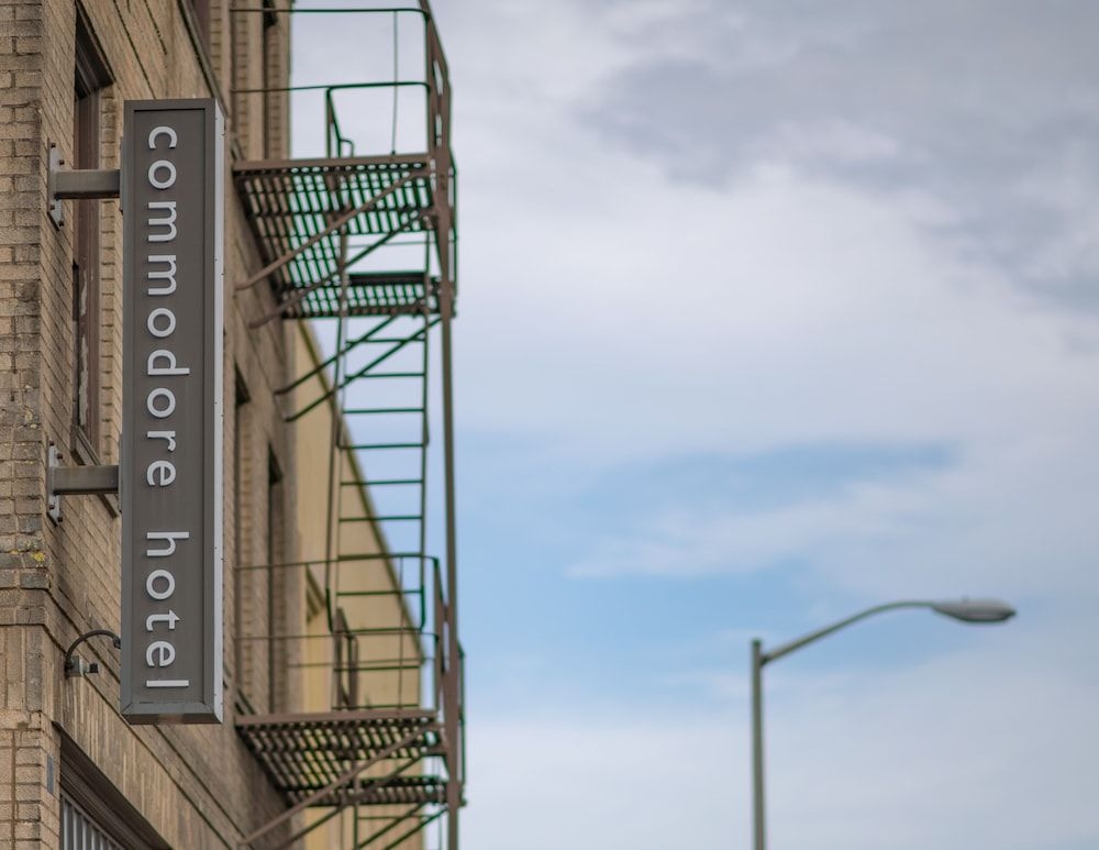 Commodore Hotel4
