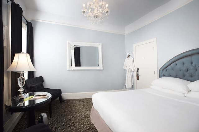 Standard Room, 1 King Bed, Shared Bathroom