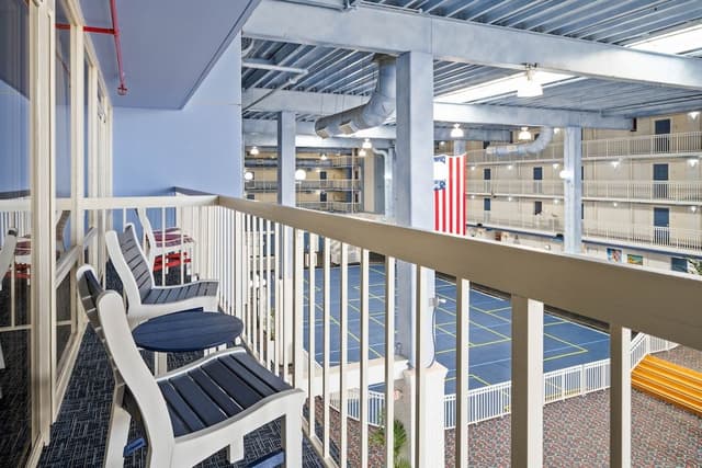 Standard Room, 2 Queen Beds (Atrium View)