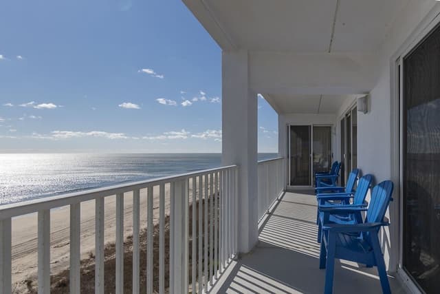 Family Condo, 2 Bedrooms, Oceanfront (Corner Balcony)