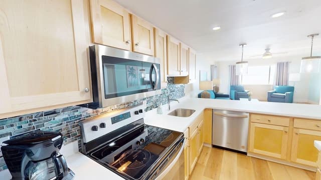 Family Condo, 2 Bedrooms, Oceanfront (Corner Balcony)