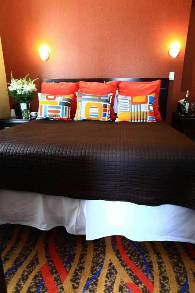 Standard Room, 1 King Bed, City View