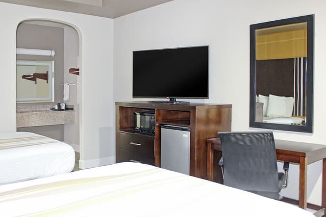 Standard Room, 2 Queen Beds, Smoking
