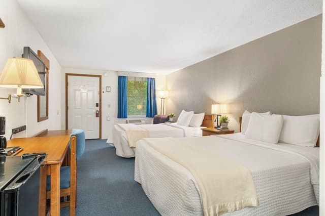 Classic Room, 2 Queen Beds, Non Smoking