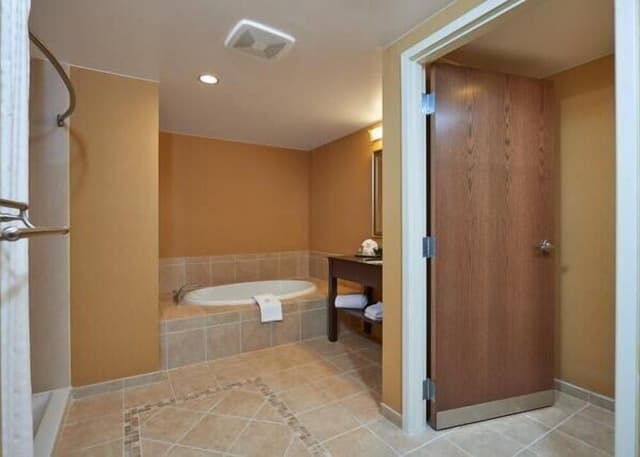 Executive Suite, 1 King Bed, Non Smoking