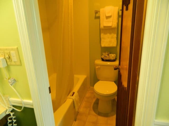 Standard Single Room, 1 Queen Bed