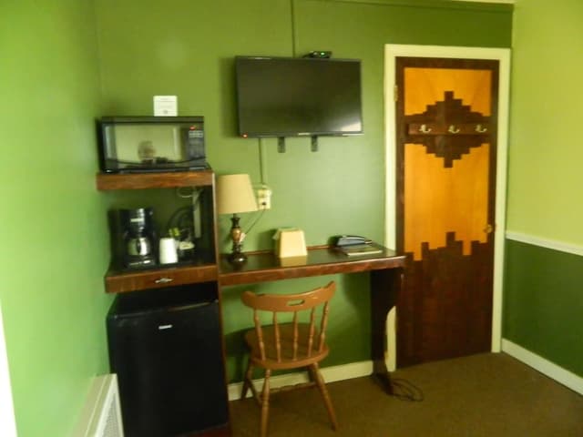 Standard Single Room, 1 Queen Bed