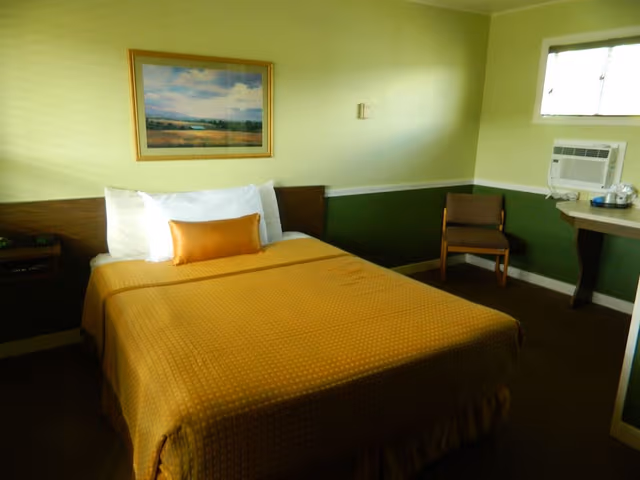 Standard Single Room, 1 Queen Bed