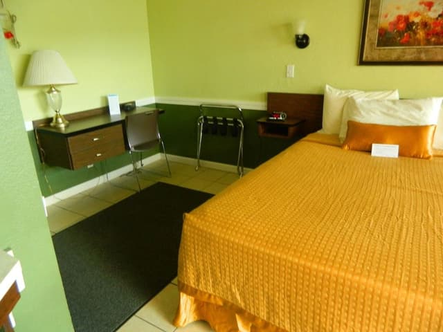 Economy Single Room, 1 Queen Bed, Ground Floor