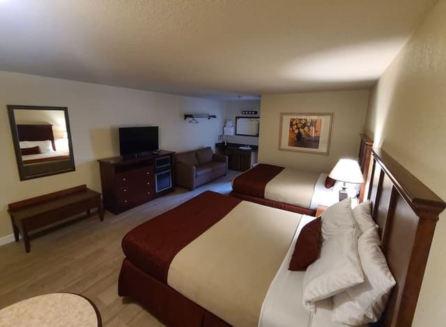 Superior Room, Non Smoking (2 Queens and Sofabed)