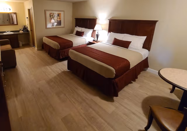 Deluxe Room, 2 Queen Beds, Non Smoking