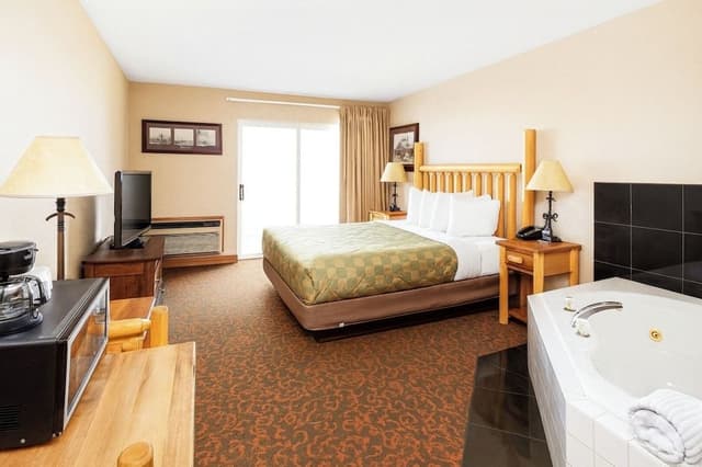 Room, 1 King Bed, Jetted Tub, Lakeside