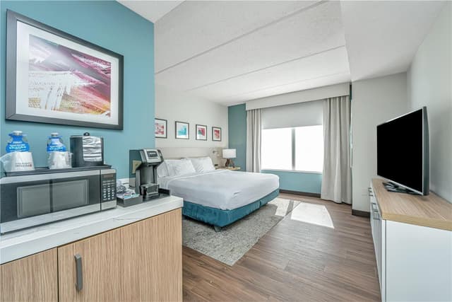 1 KING 1 BEDROOM SUITE WITH SOFABED