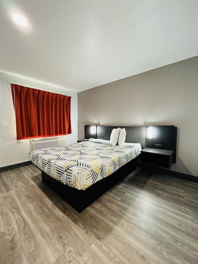 Standard Room, 1 Queen Bed, Accessible, Non Smoking