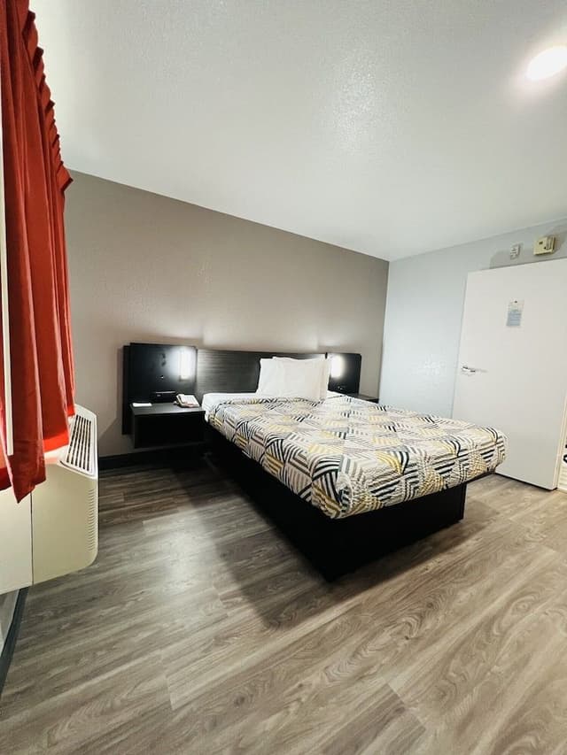 Standard Room, 1 Queen Bed, Accessible, Non Smoking