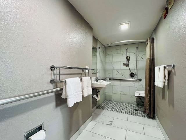 Standard Room, 1 Queen Bed, Accessible, Non Smoking