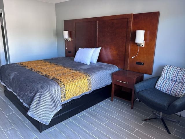 ROOM, 2 DOUBLE BEDS, FULL SIZE