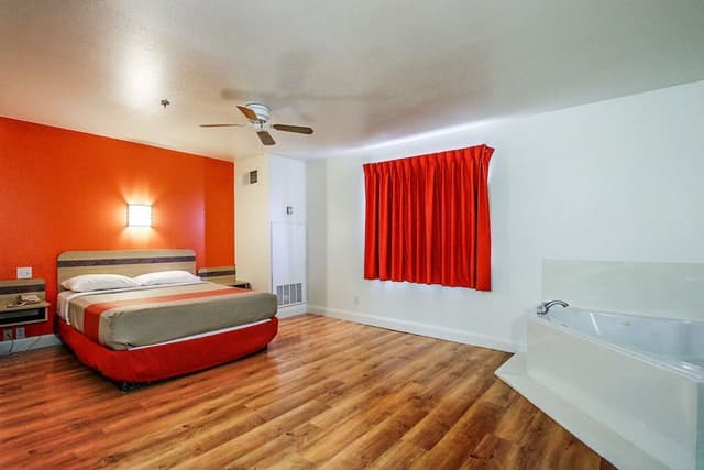 Standard Room, 1 Queen Bed, Non Smoking