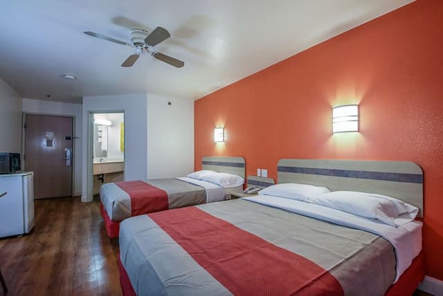 Standard Room, Multiple Beds, Non Smoking