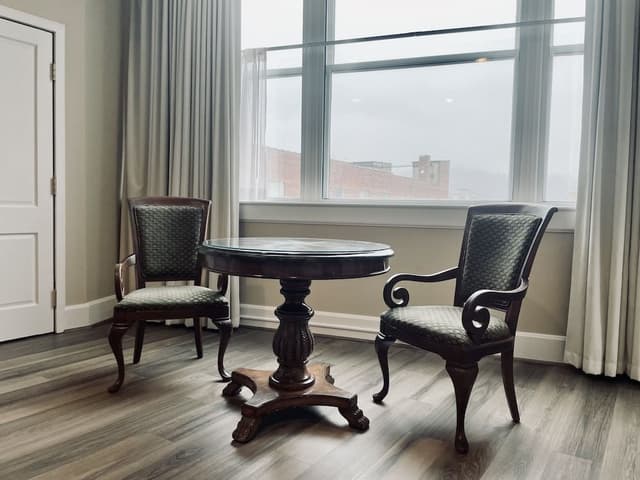 Grand Suite, 1 King Bed with Sofa Bed, Separate Living Room, City View, Jacuzzi Tub