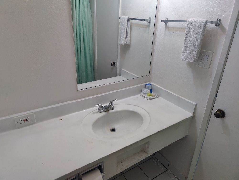 Americas Best Value Inn2