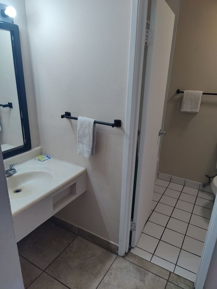 Americas Best Value Inn1