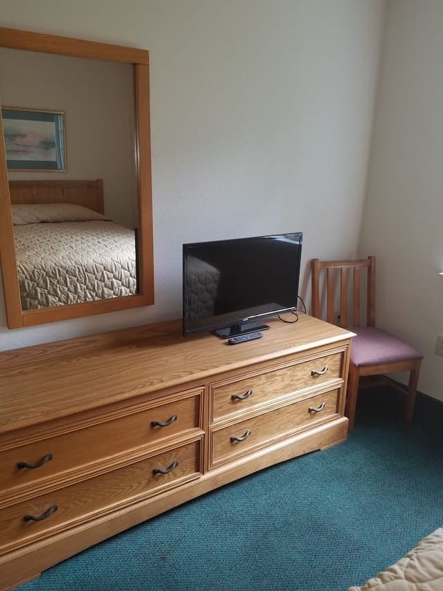 Standard Suite, 1 Queen Bed