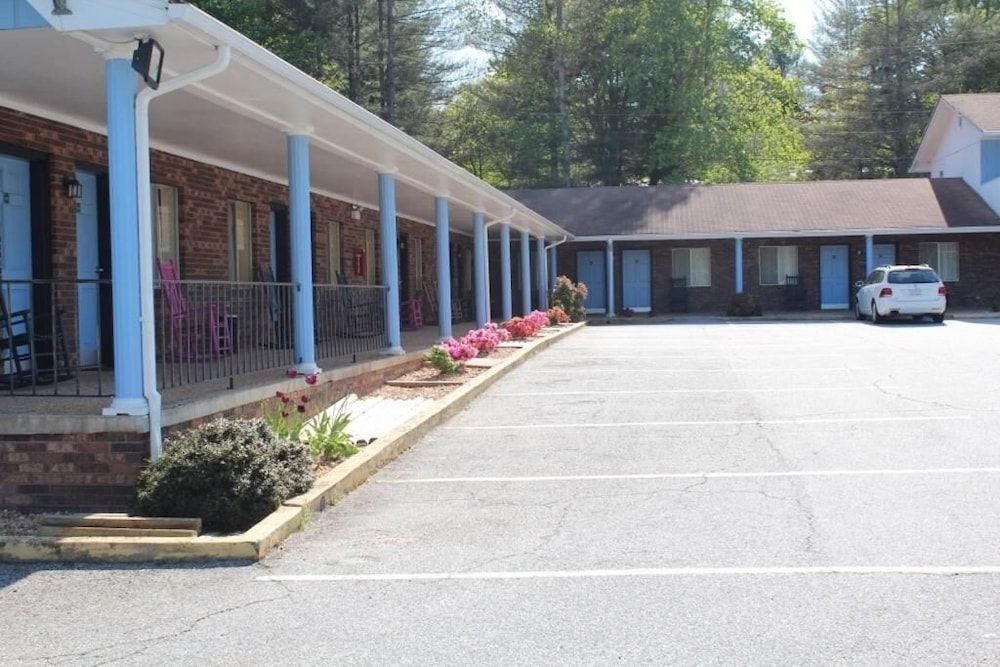 Colonial Inn Franklin3