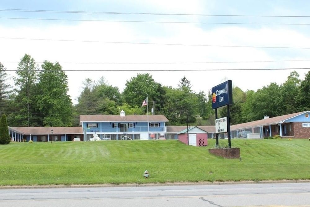 Colonial Inn Franklin4