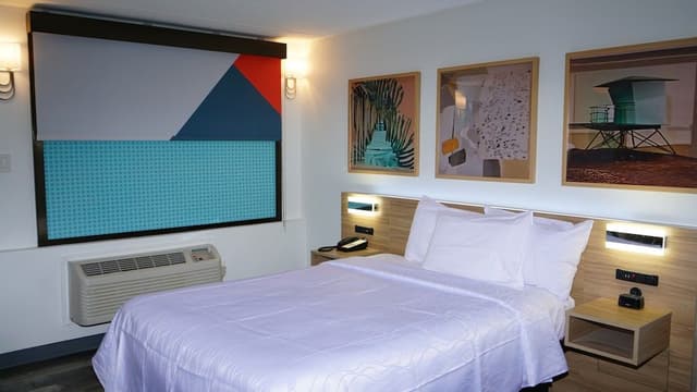 Classic Room, 1 Queen Bed, City View