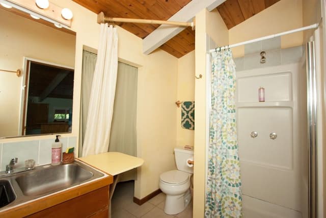 Ocean Vista Suite, 2 Queen Beds, Private Bathroom & Kitchen, Lanai