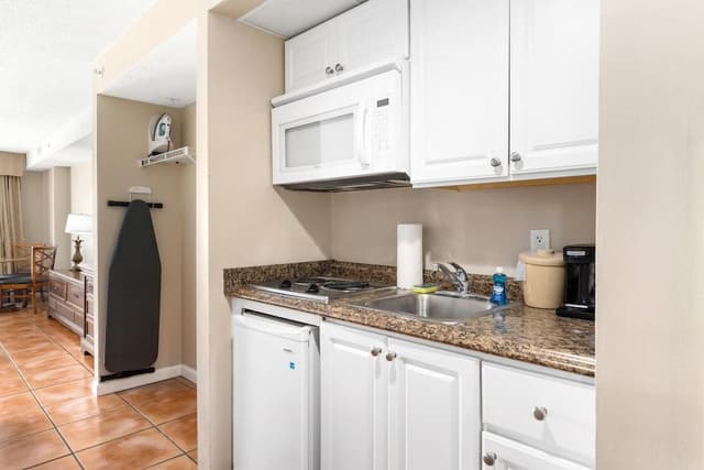 2 Queen Ocean Front Efficiency