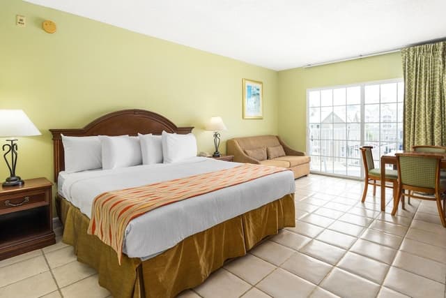 Suite, City View