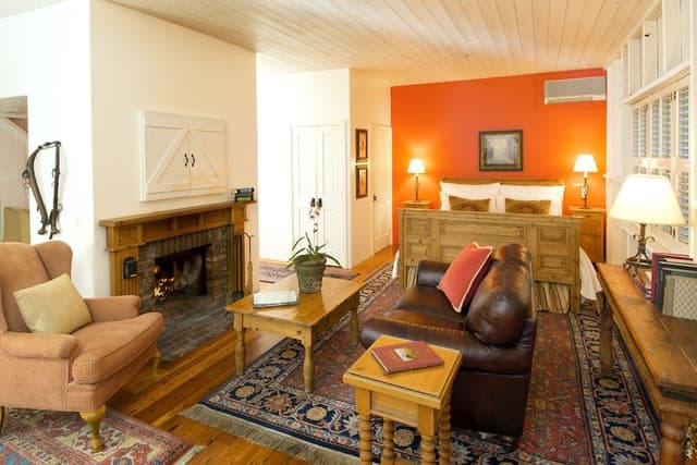 Signature Room, Accessible, Jetted Tub, Fireplace (Carriage Room)