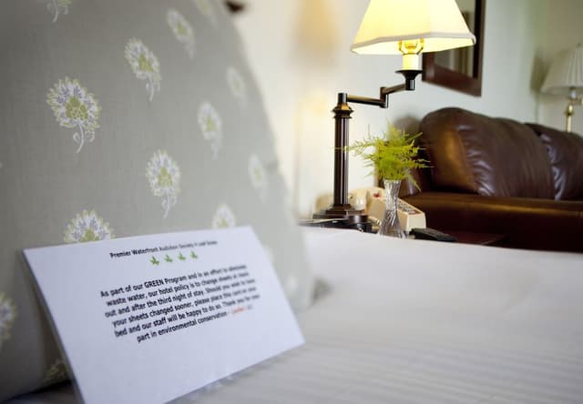 Premier Suite, 1 Queen Bed, Lake View, Lakeside